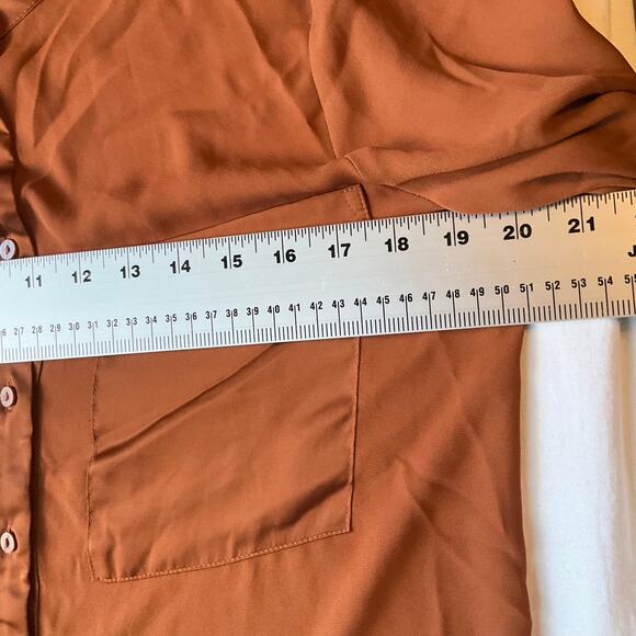 Worthington Women Shirt size M Button Down Long Sleeve Silky Soft V-neck Brown - Picture 3 of 9